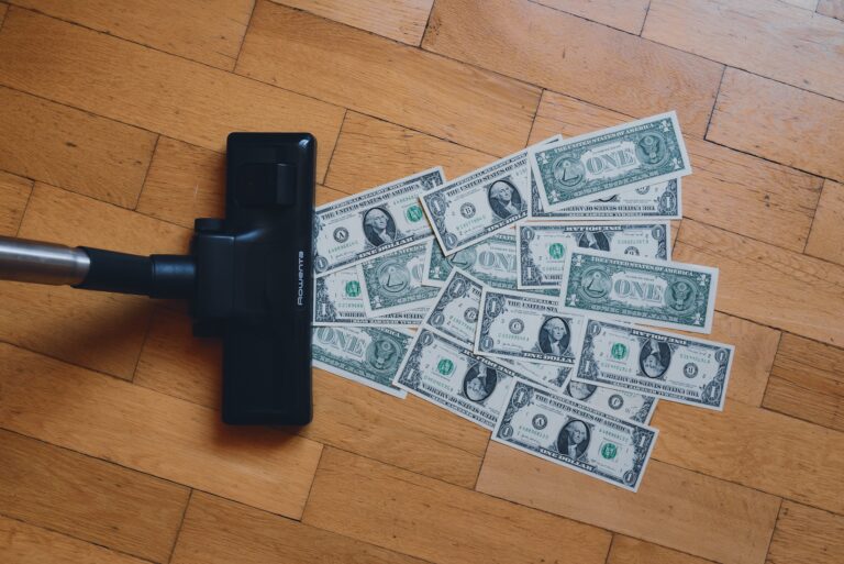 Vacuum cleaner and money notes